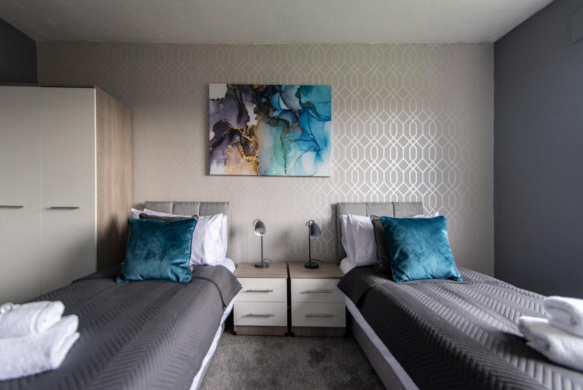 3 Bed Apartment - Perfect For Contractors Near Liverpool Airport Hale  Esterno foto