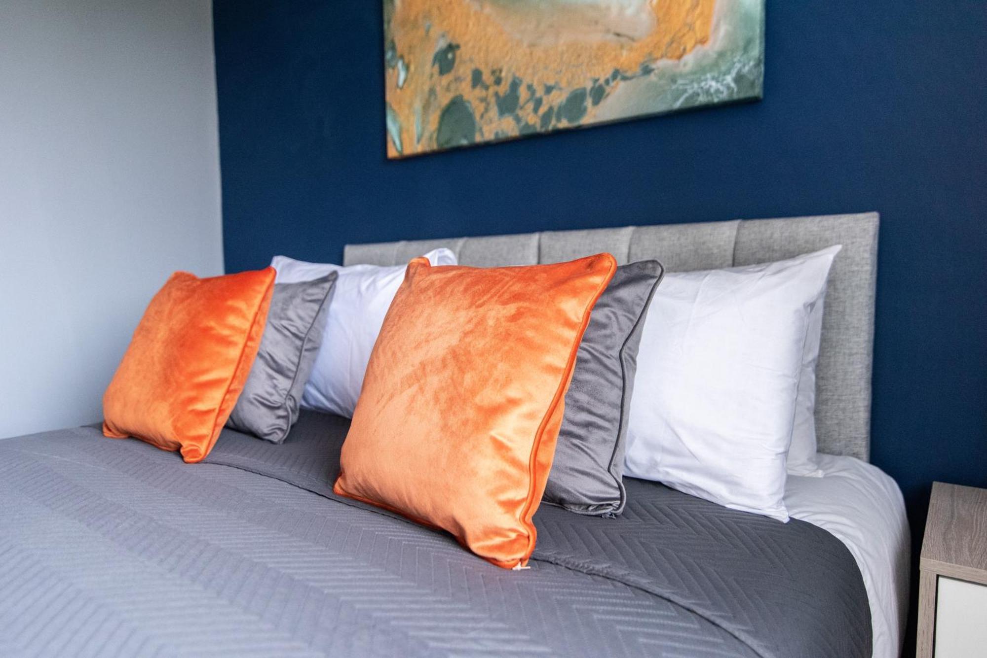 3 Bed Apartment - Perfect For Contractors Near Liverpool Airport Hale  Esterno foto