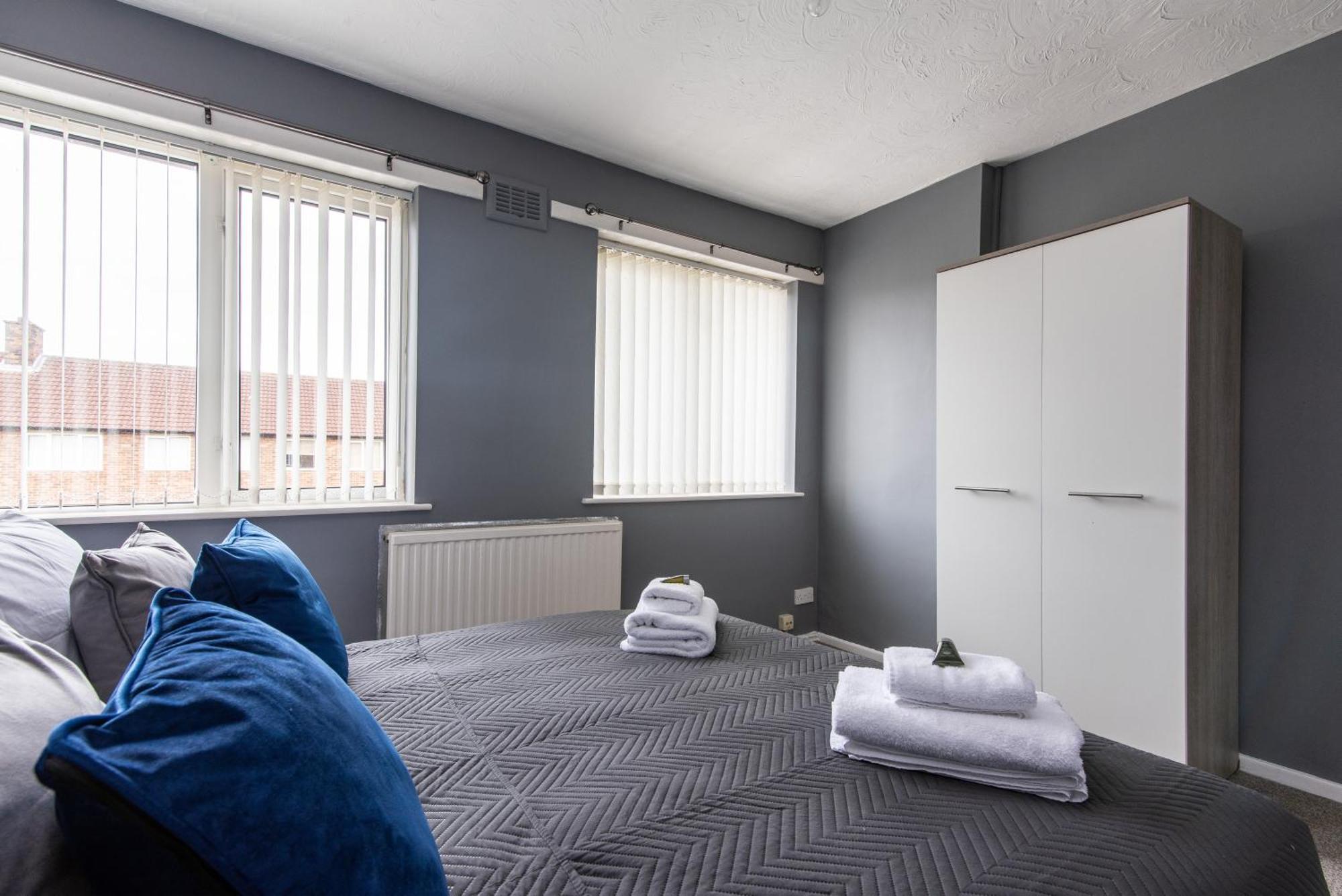 3 Bed Apartment - Perfect For Contractors Near Liverpool Airport Hale  Esterno foto
