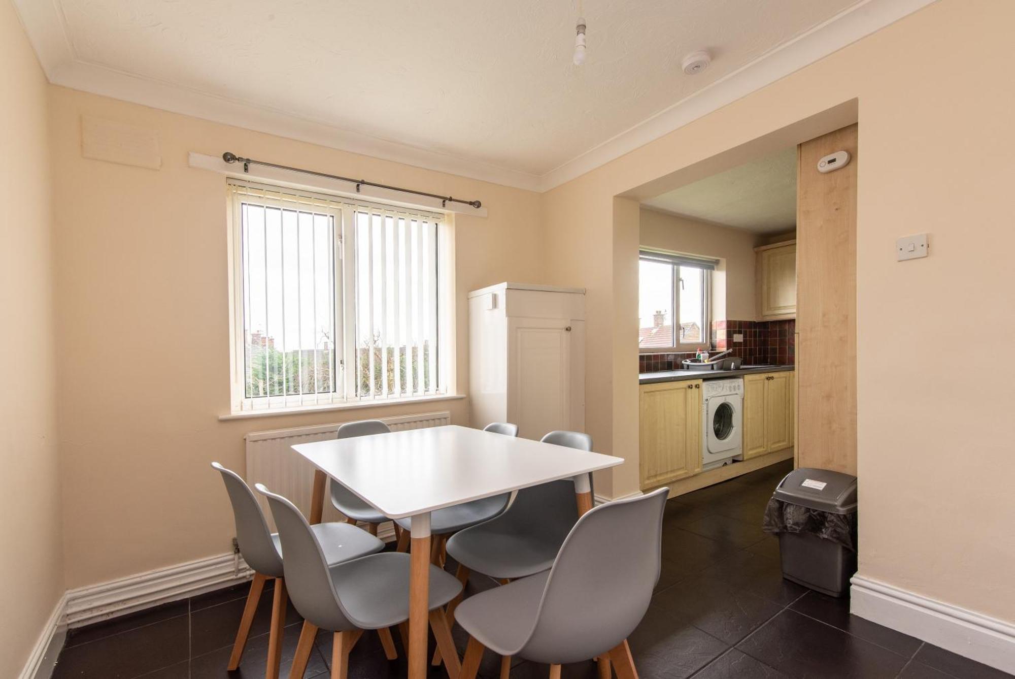 3 Bed Apartment - Perfect For Contractors Near Liverpool Airport Hale  Esterno foto