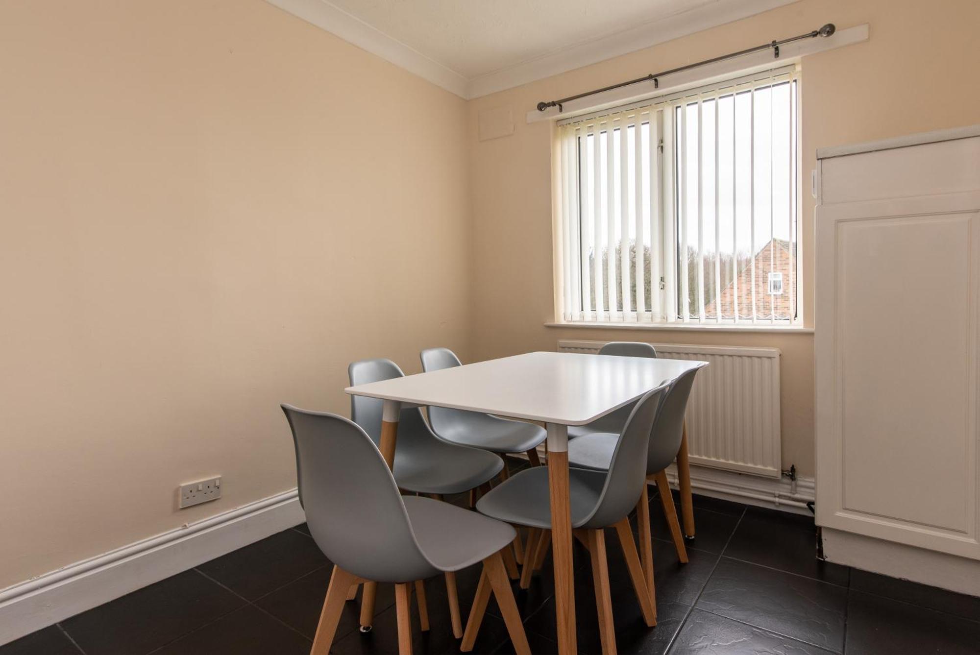 3 Bed Apartment - Perfect For Contractors Near Liverpool Airport Hale  Esterno foto