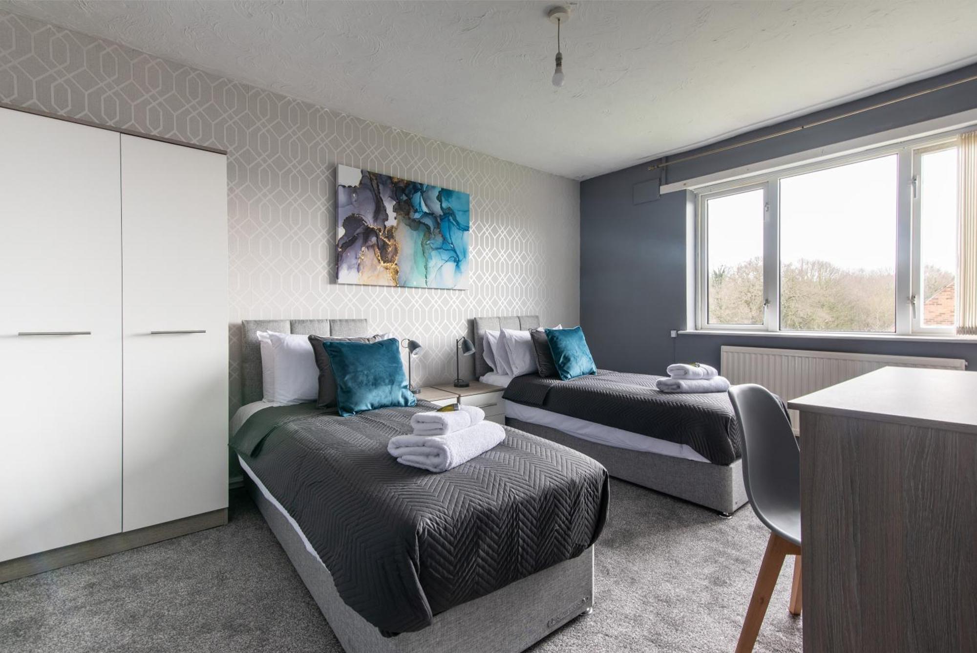 3 Bed Apartment - Perfect For Contractors Near Liverpool Airport Hale  Esterno foto
