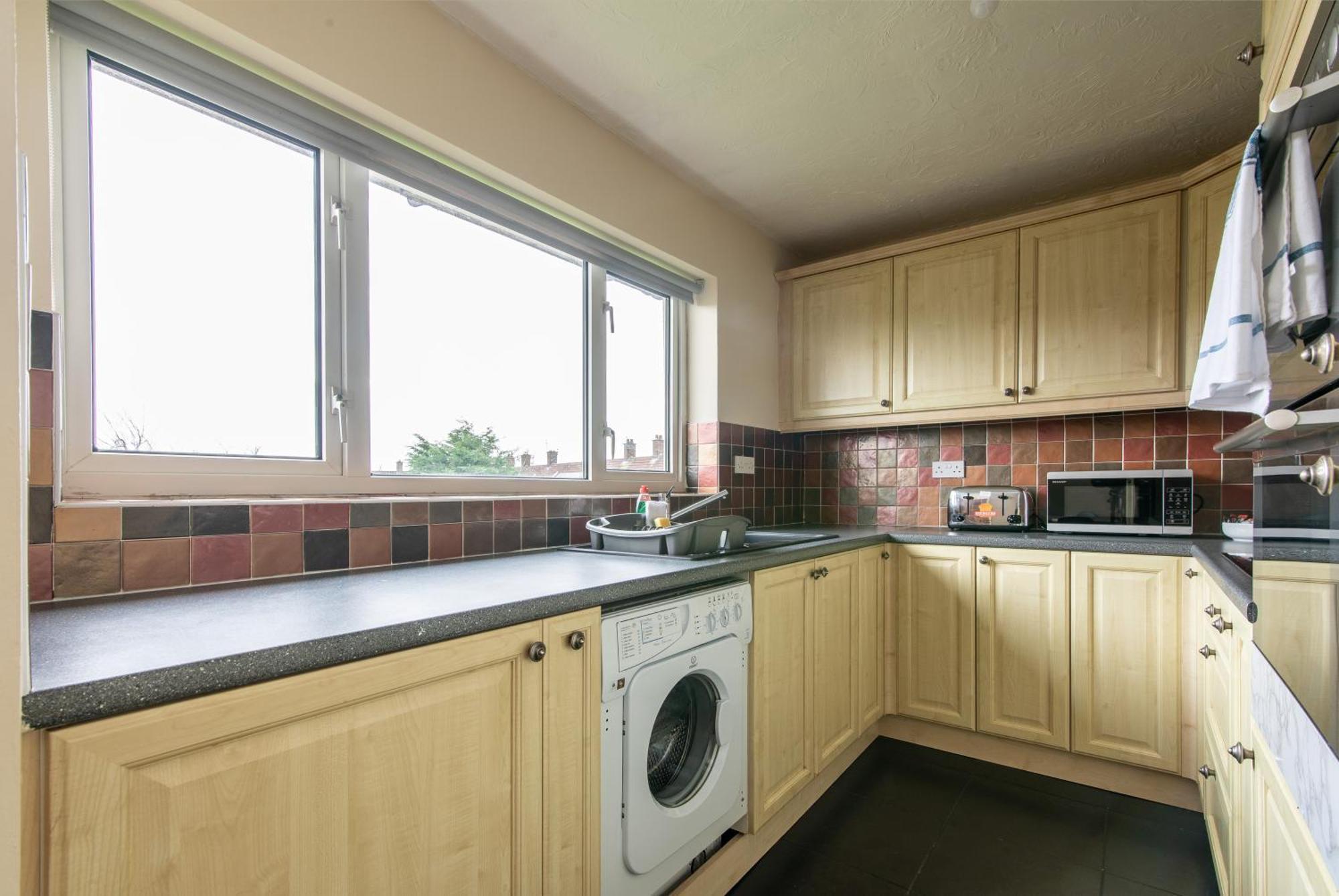 3 Bed Apartment - Perfect For Contractors Near Liverpool Airport Hale  Esterno foto