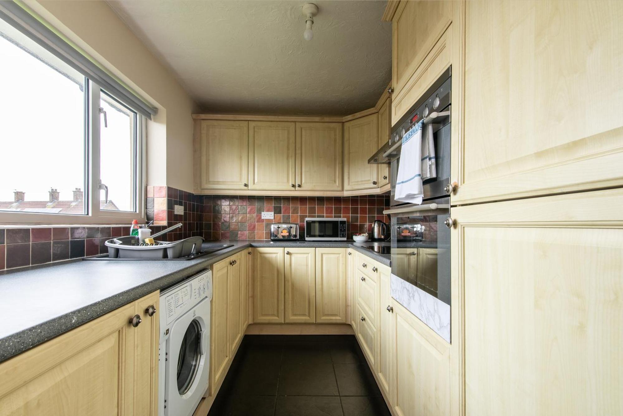 3 Bed Apartment - Perfect For Contractors Near Liverpool Airport Hale  Esterno foto